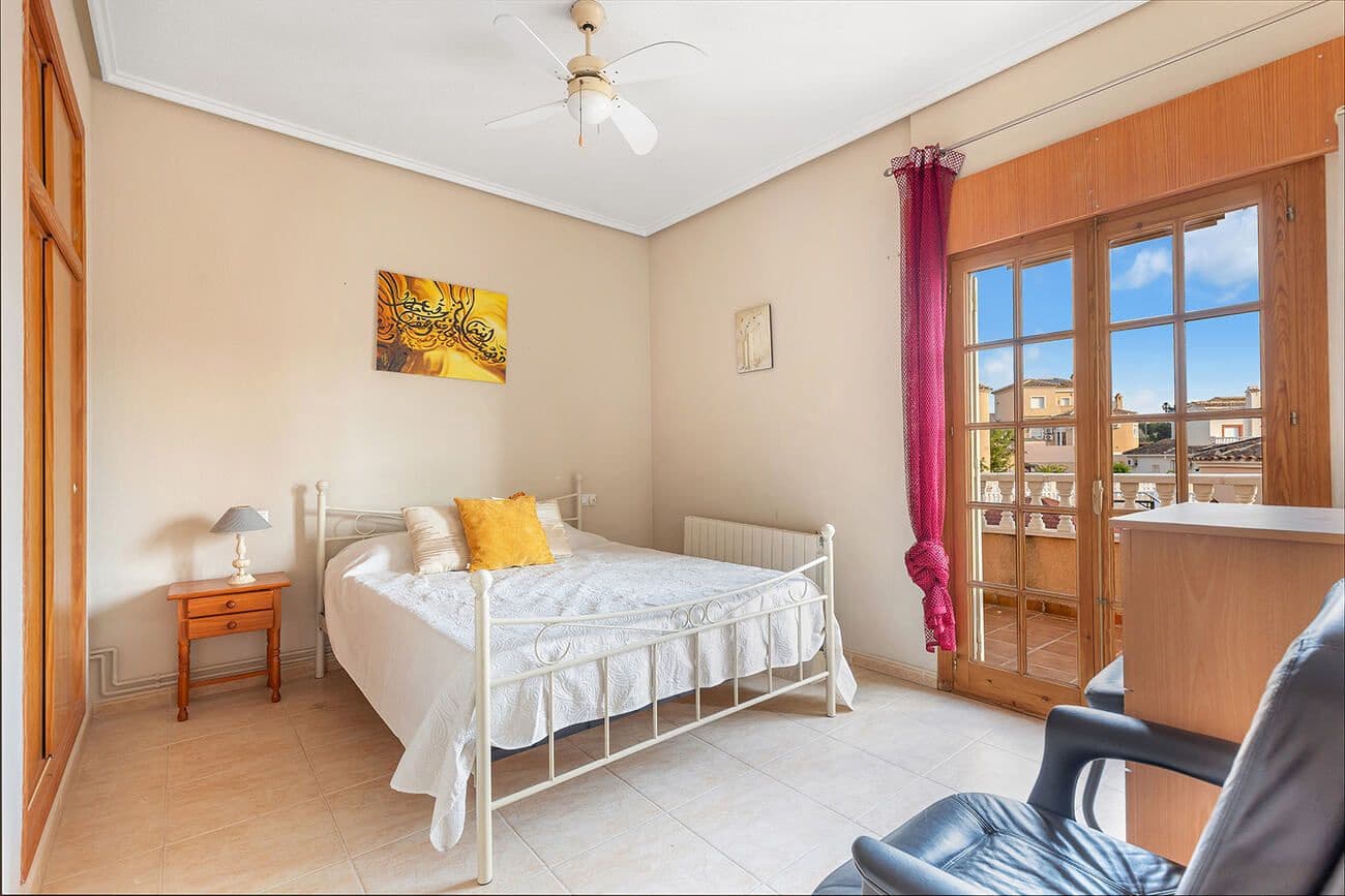 4 bedroom Villa for sale in Almoradi with pool - € 385,000 (Ref: 9804599)