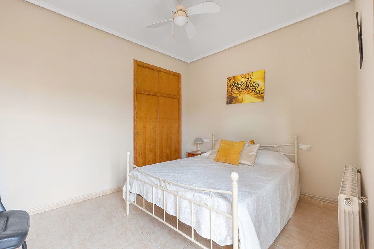 4 bedroom Villa for sale in Almoradi with pool - € 385,000 (Ref: 9804599)