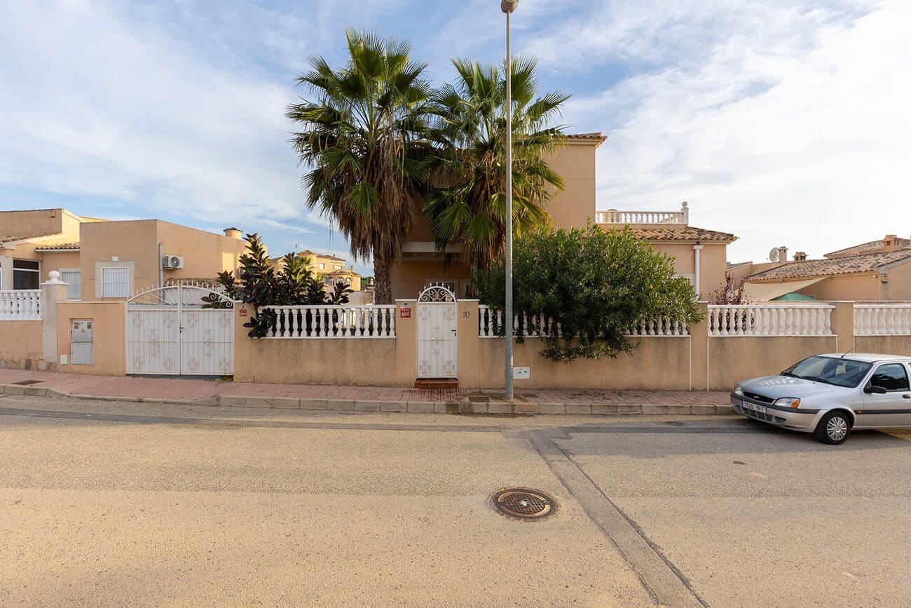 4 bedroom Villa for sale in Almoradi with pool - € 385,000 (Ref: 9804599)