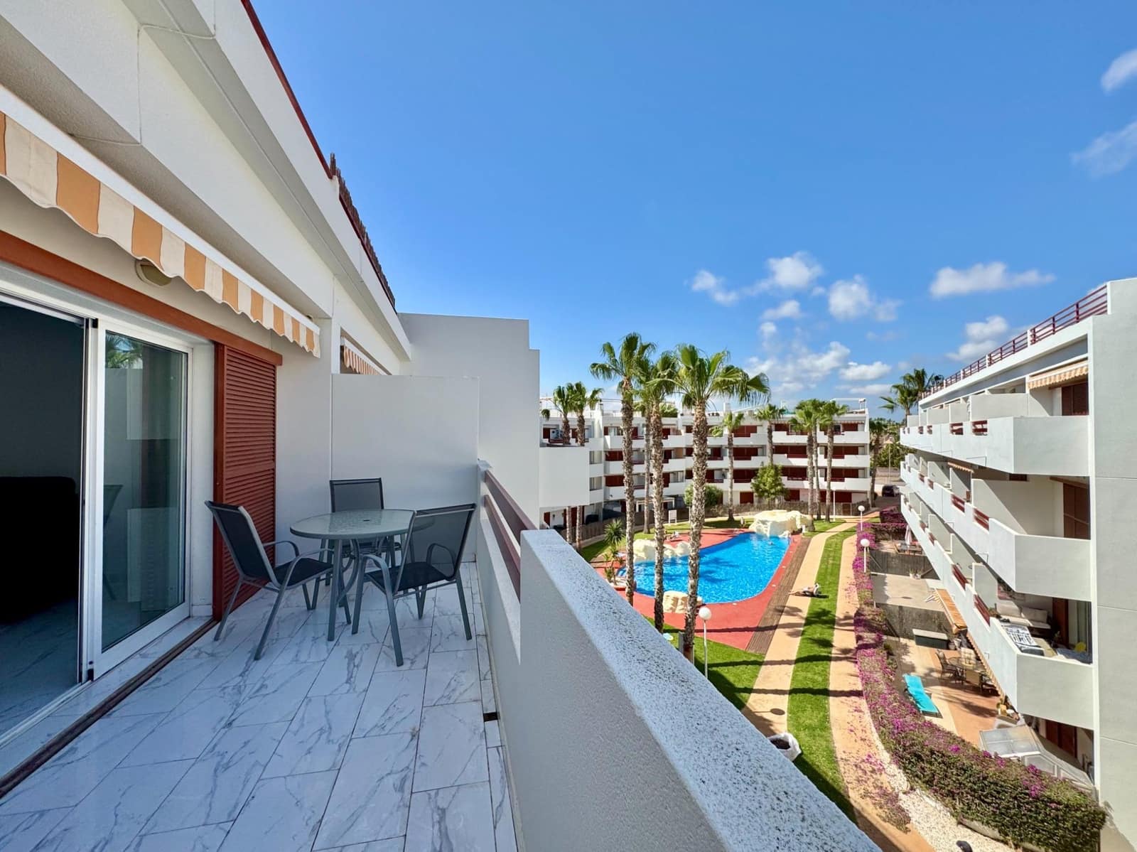 2 soveværelse Lejlighed til salg i Orihuela Costa med swimmingpool - € 229.950 (Ref: 9806670)