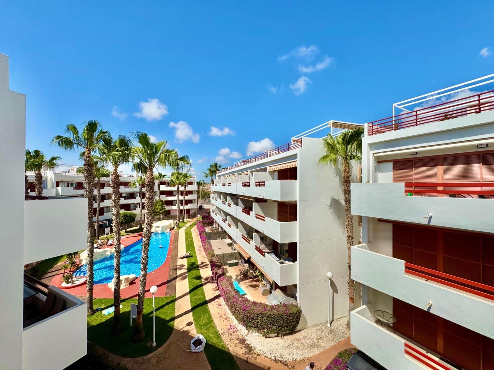 2 soveværelse Lejlighed til salg i Orihuela Costa med swimmingpool - € 229.950 (Ref: 9806670)