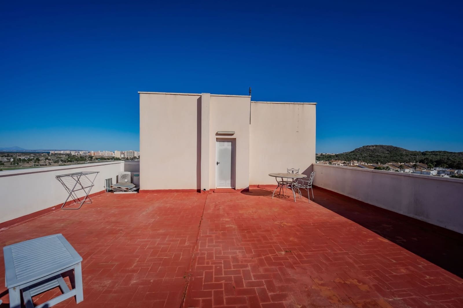 2 bedroom Apartment for sale in Guardamar del Segura with pool - € 165,000 (Ref: 9806680)