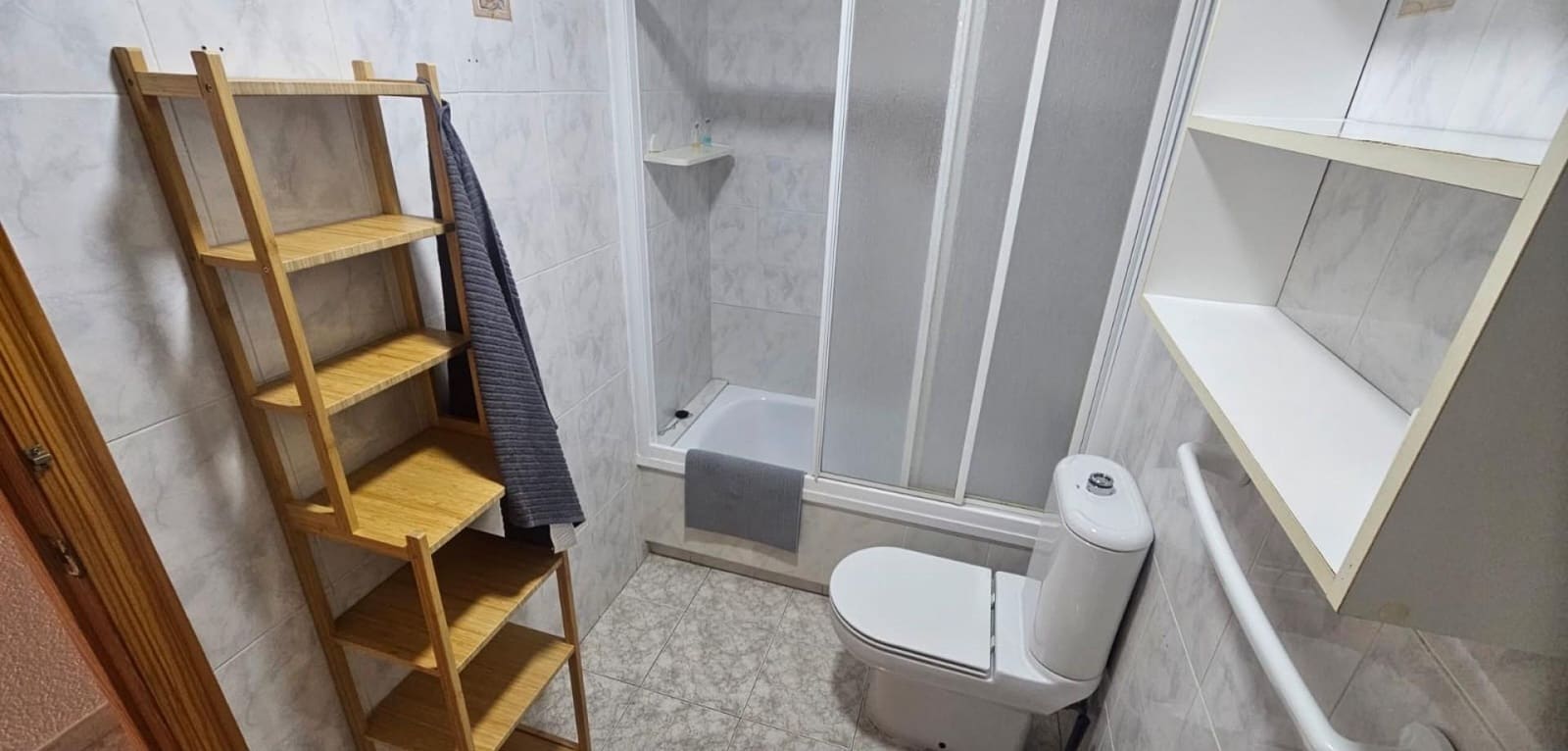 2 Zimmer Apartment zu verkaufen in Playa Flamenca mit Pool - 185.000 € (Ref: 9808197)