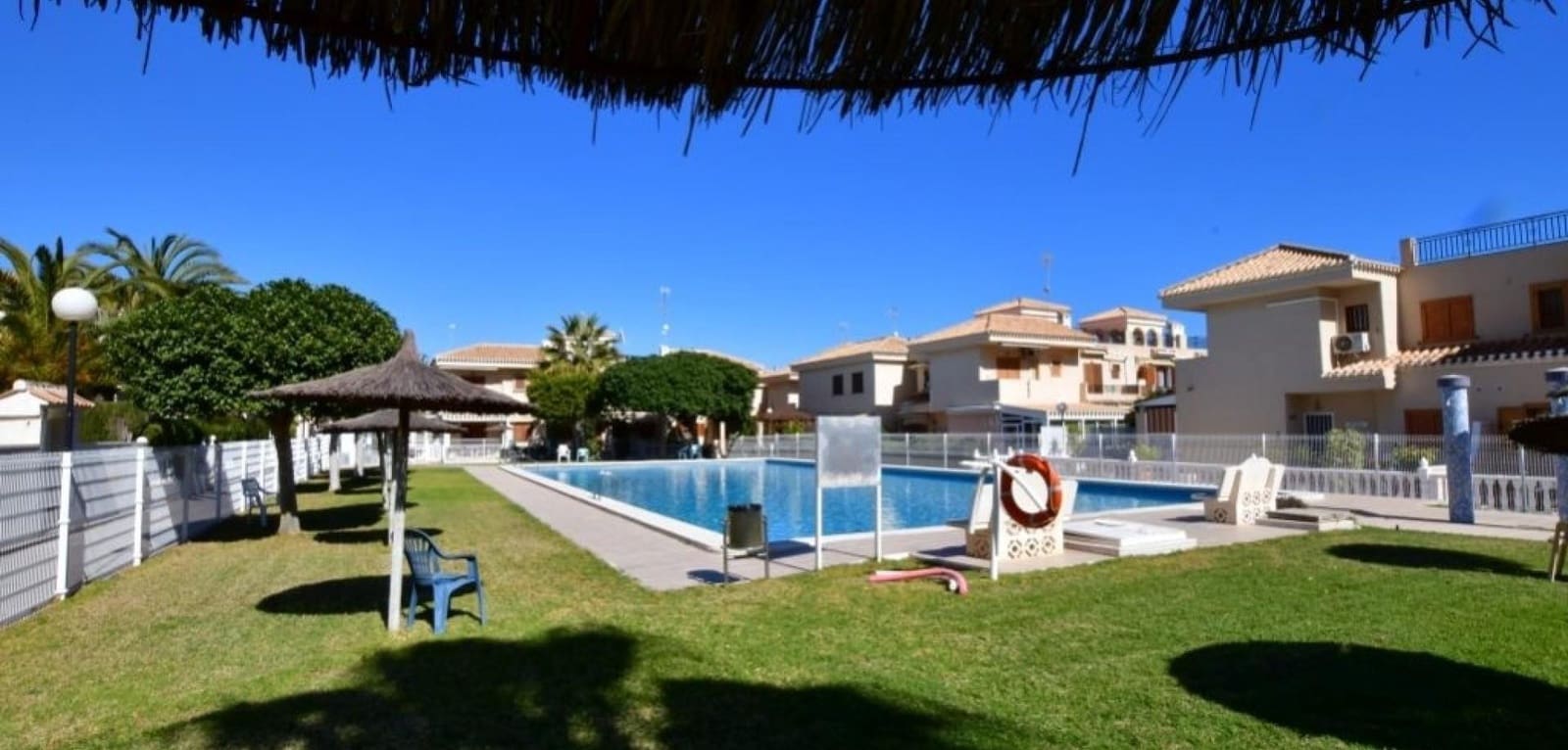 2 Zimmer Apartment zu verkaufen in Playa Flamenca mit Pool - 185.000 € (Ref: 9808197)