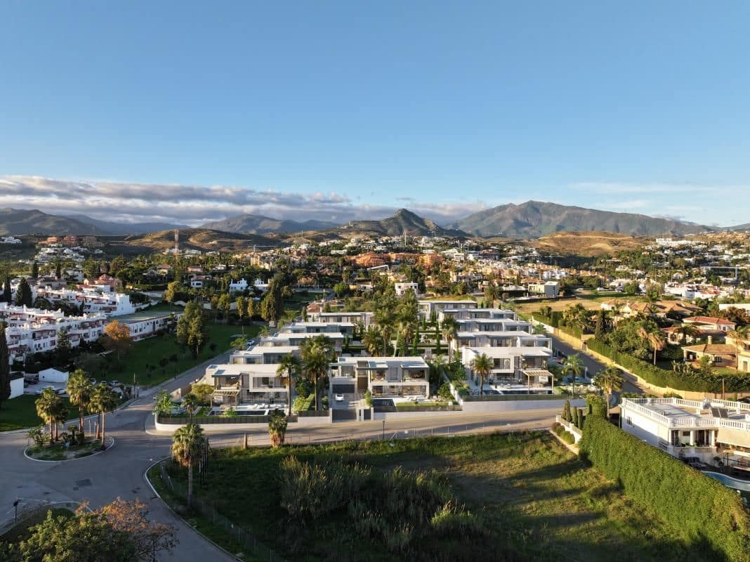 4 quarto Moradia para venda em Marbella com piscina - 2 550 000 € (Ref: 9808245)