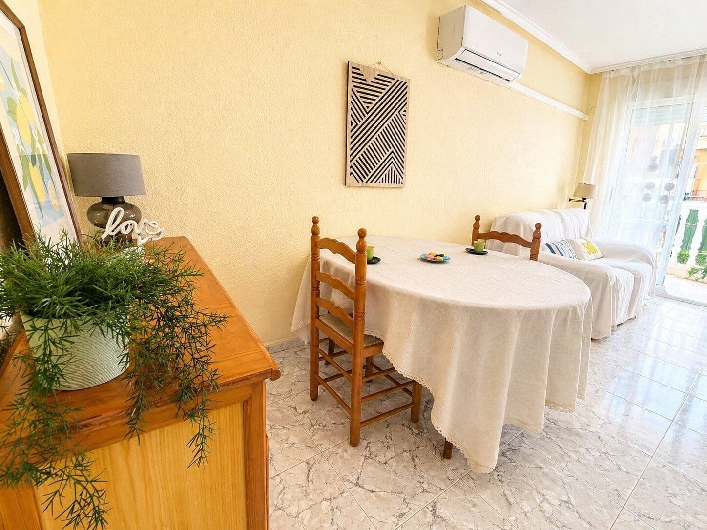 2 soveværelse Lejlighed til salg i Torrevieja - € 209.900 (Ref: 9808256)