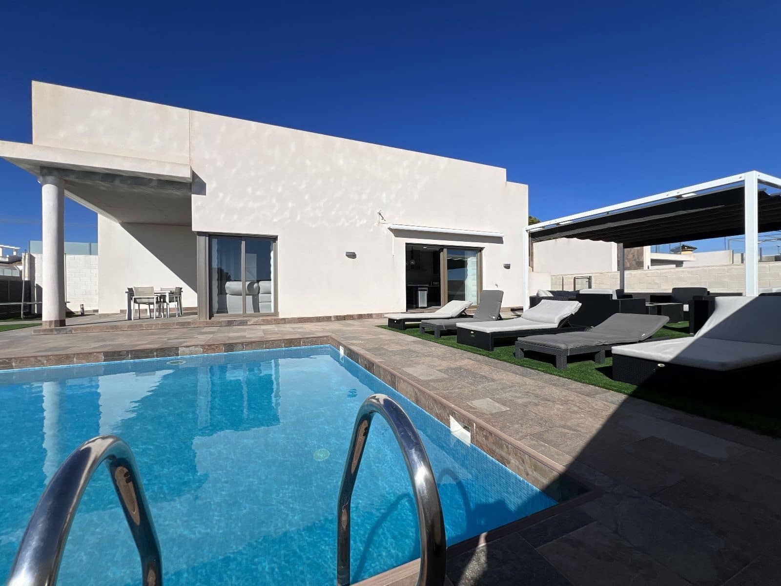 5 slaapkamer Villa te koop in Orihuela Costa met zwembad - € 675.000 (Ref: 9813378)