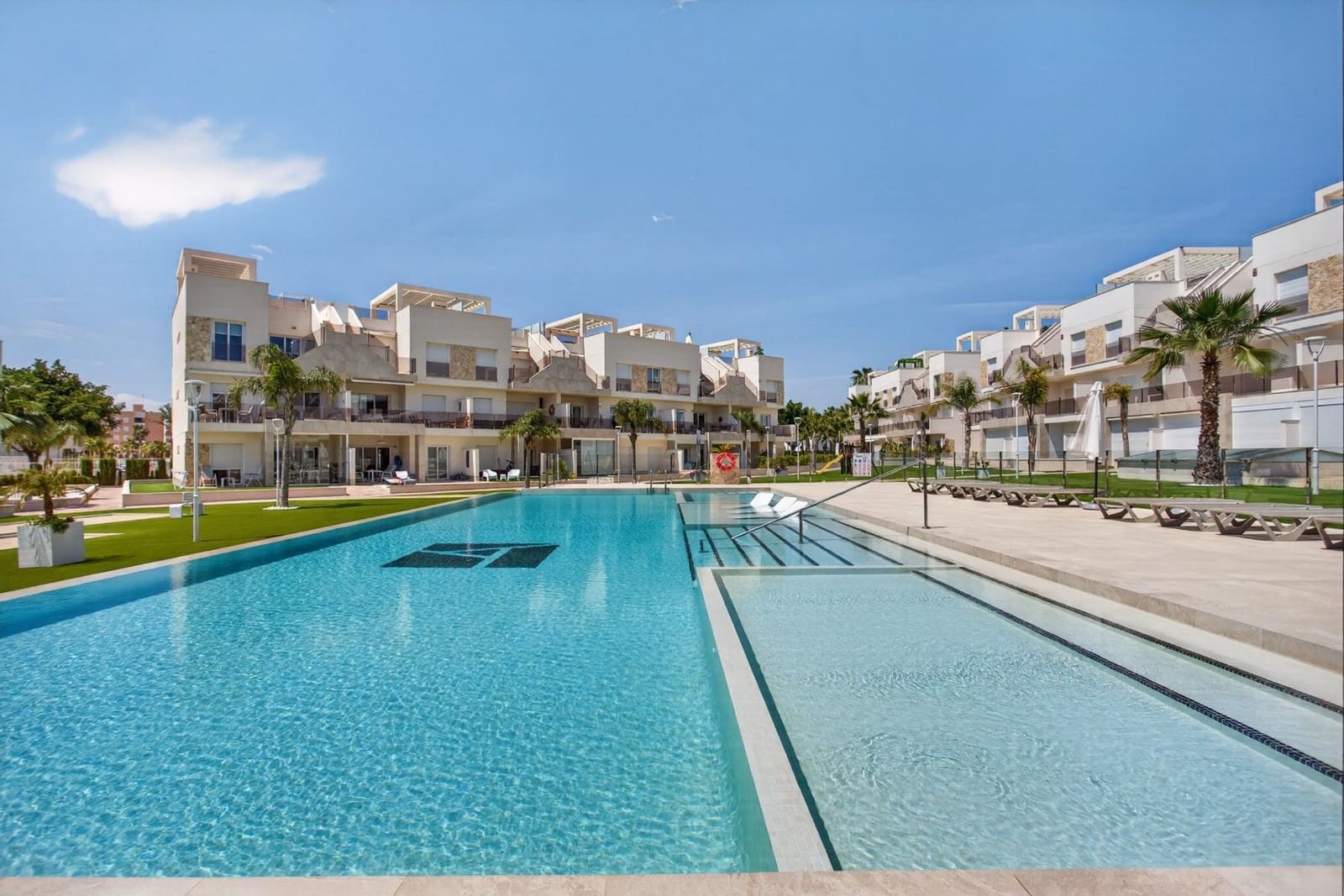 2 bedroom Apartment for sale in Guardamar del Segura - € 325,000 (Ref: 9813379)