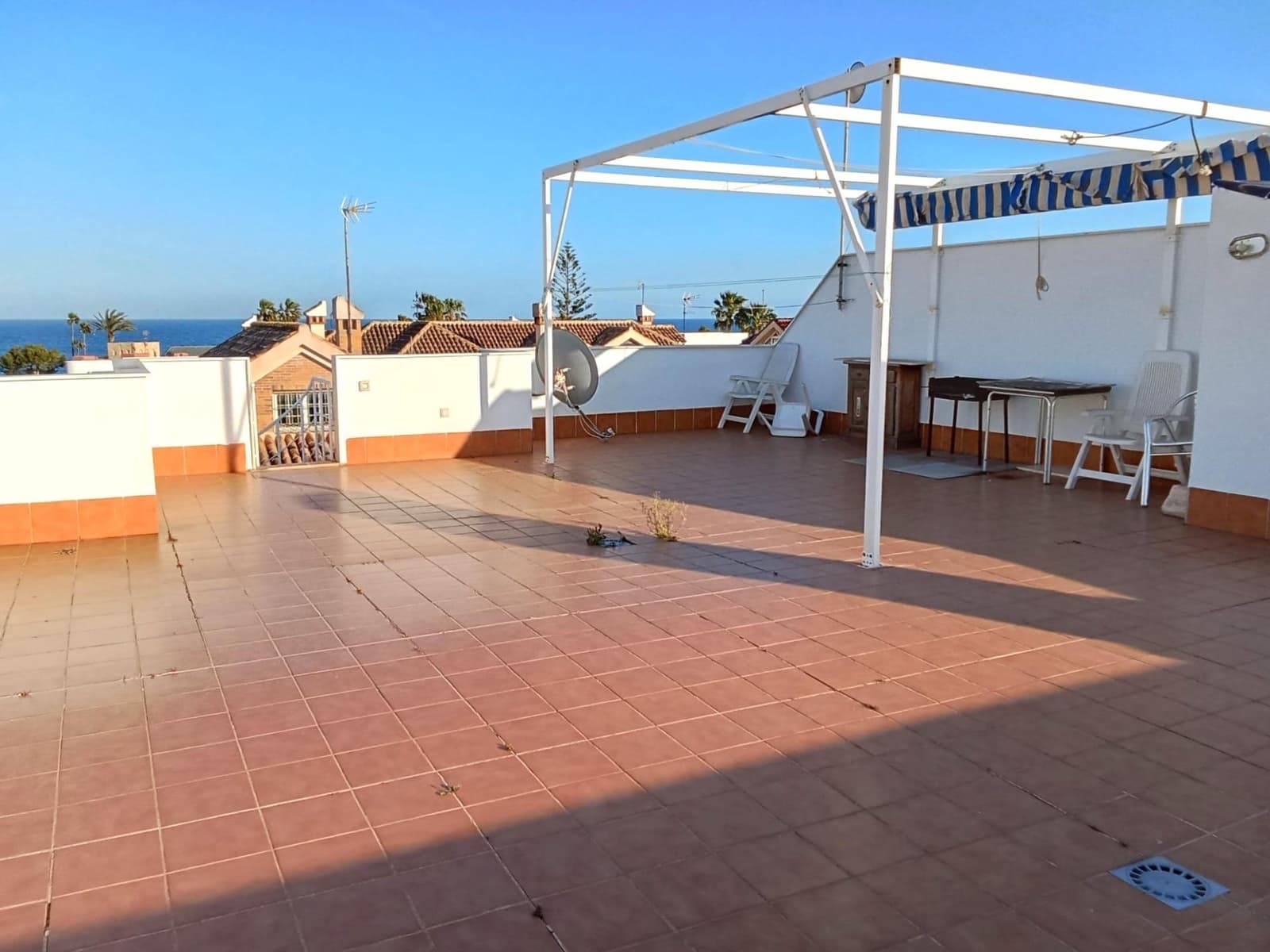 2 soveværelse Penthouse til salg i La Veleta med swimmingpool - € 258.150 (Ref: 9813383)