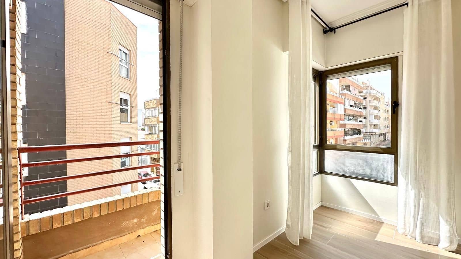3 Zimmer Apartment zu verkaufen in Torrevieja - 179.900 € (Ref: 9813879)