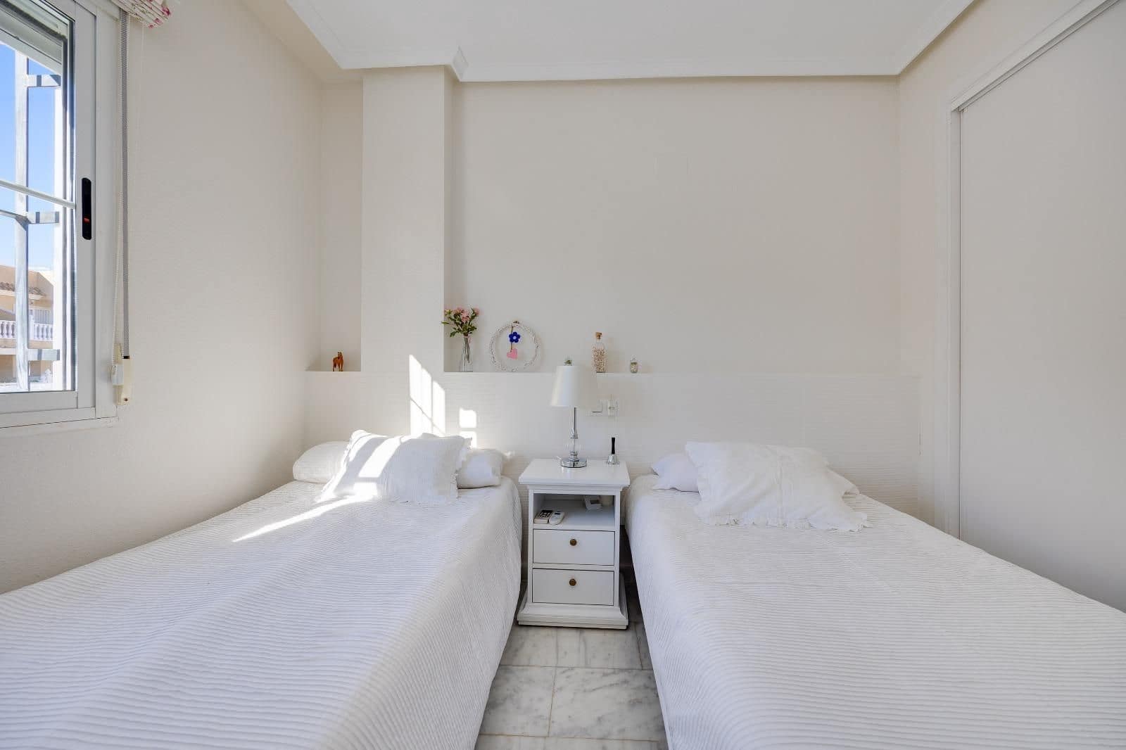 4 bedroom Villa for sale in Filipinas with pool - € 436,000 (Ref: 9820718)
