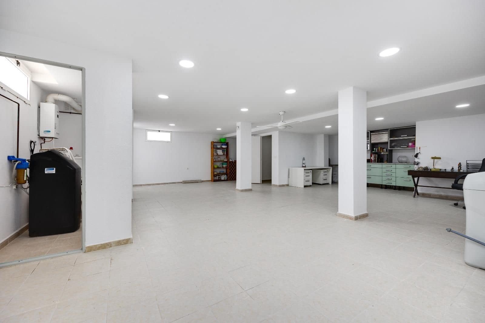 4 bedroom Villa for sale in Filipinas with pool - € 436,000 (Ref: 9820718)