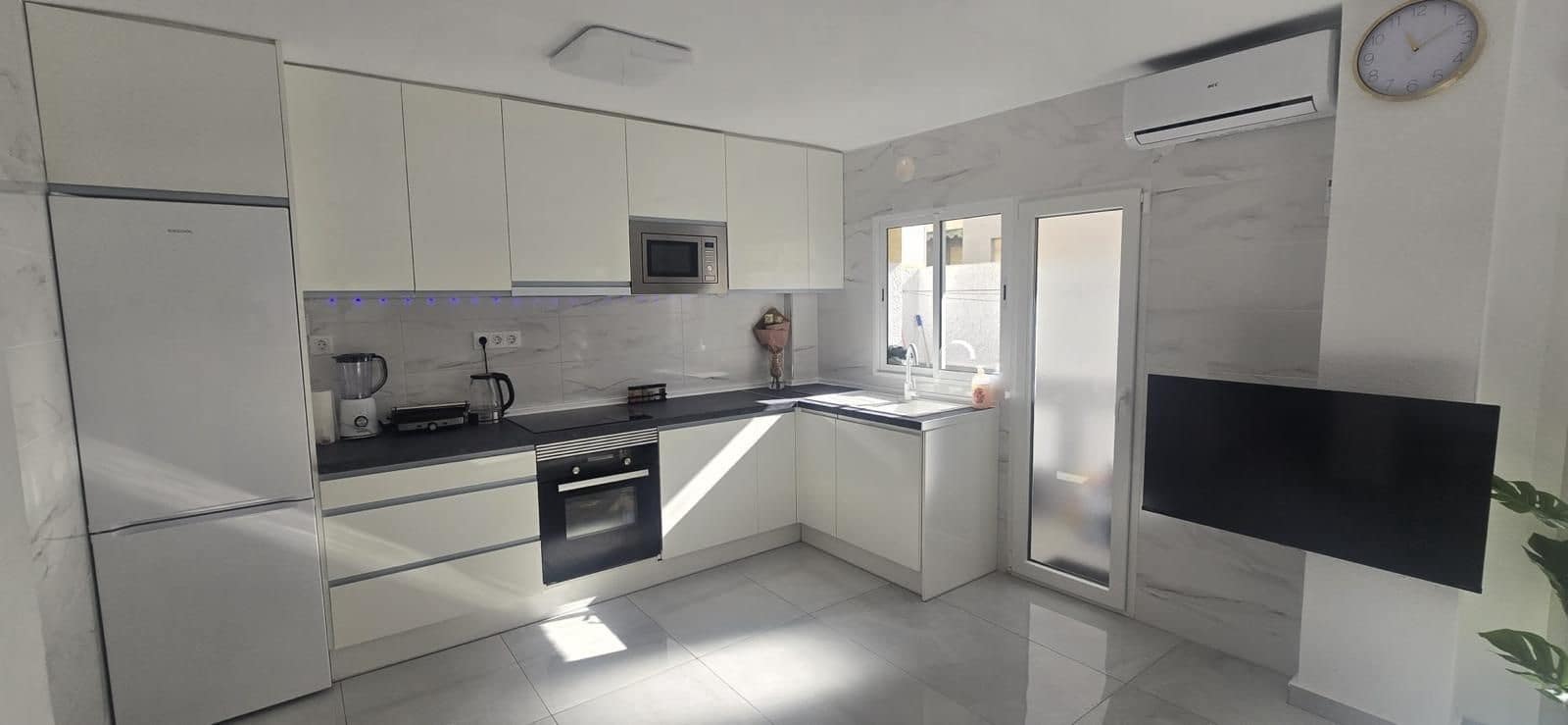 3 chambre Appartement à vendre à Torrevieja avec piscine - 249 900 € (Ref: 9823085)