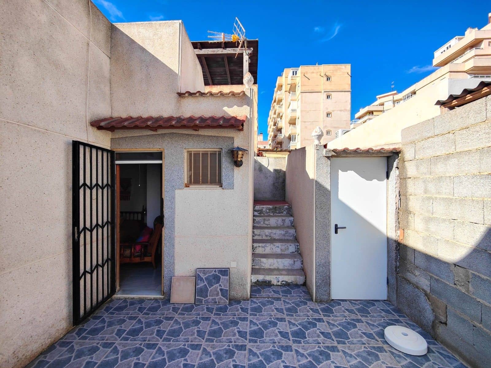 2 Zimmer Doppelhaus zu verkaufen in Torrevieja mit Garage - 219.900 € (Ref: 9825601)