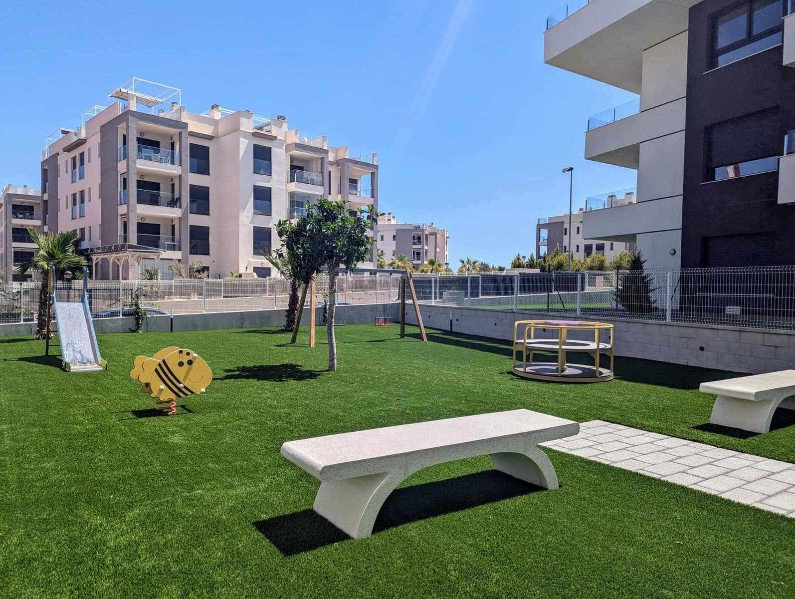2 soveværelse Penthouse til salg i Filipinas med swimmingpool garage - € 289.995 (Ref: 9829381)
