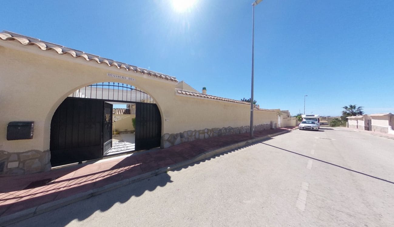3 bedroom Villa for sale in Orihuela Costa with pool - € 364,950 (Ref: 9836601)