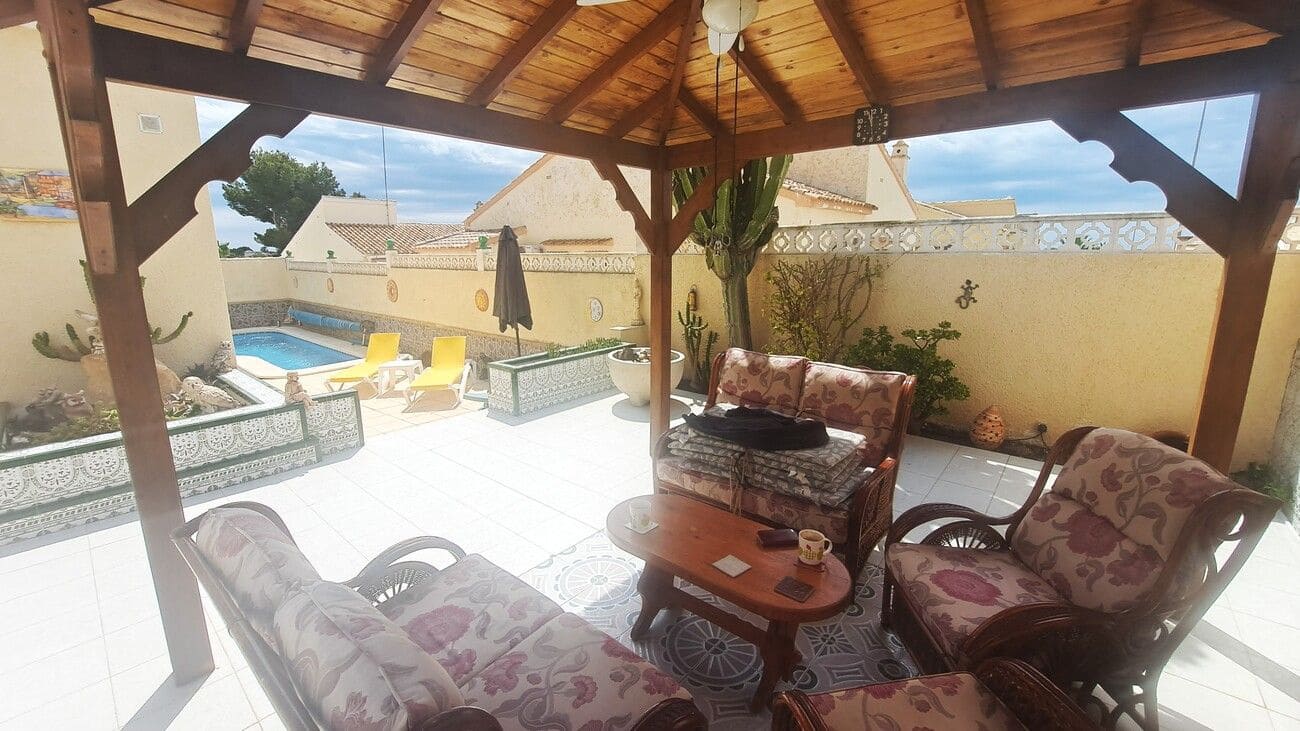 3 bedroom Villa for sale in Orihuela Costa with pool - € 364,950 (Ref: 9836601)