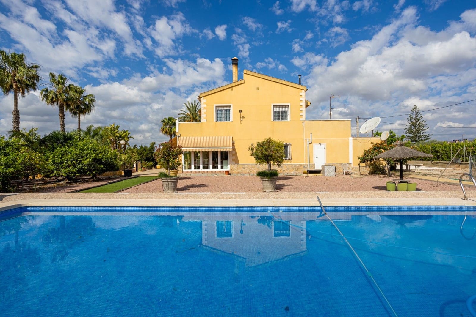 Chalet de 5 habitaciones en La Hoya en venta con piscina garaje - 510.000 € (Ref: 9836611)
