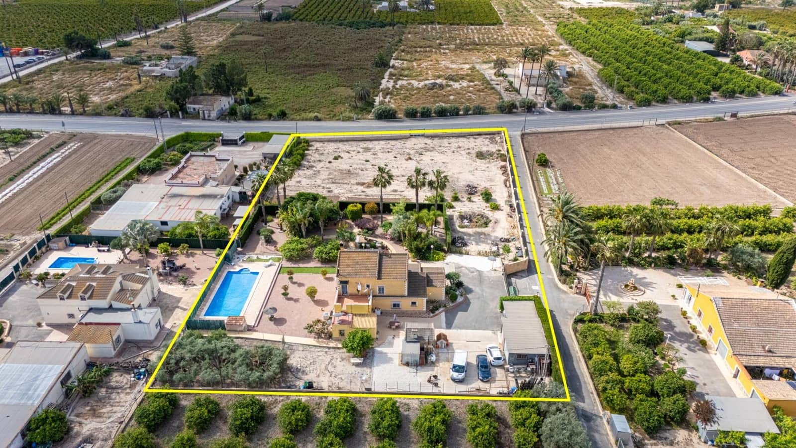 Chalet de 5 habitaciones en La Hoya en venta con piscina garaje - 510.000 € (Ref: 9836611)