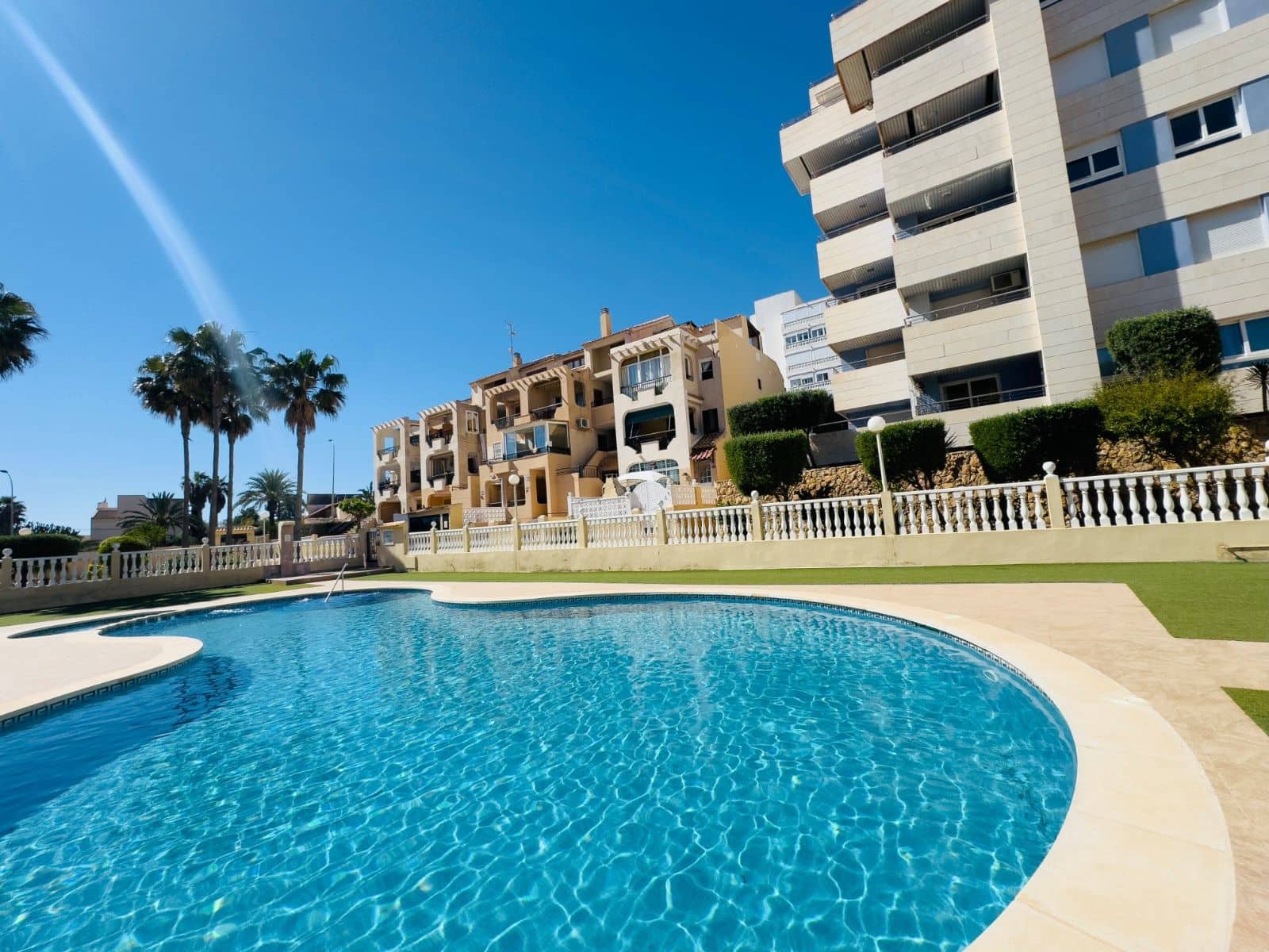 2 Zimmer Apartment zu verkaufen in Torrevieja mit Pool Garage - 299.000 € (Ref: 9840951)