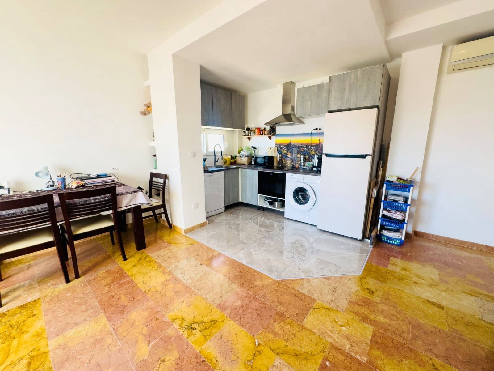 2 Zimmer Apartment zu verkaufen in Torrevieja mit Pool Garage - 299.000 € (Ref: 9840951)