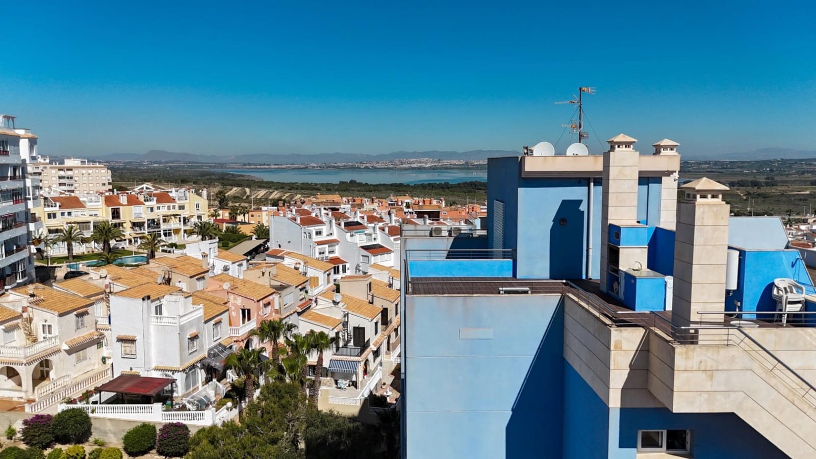 2 Zimmer Apartment zu verkaufen in Torrevieja mit Pool Garage - 299.000 € (Ref: 9840951)