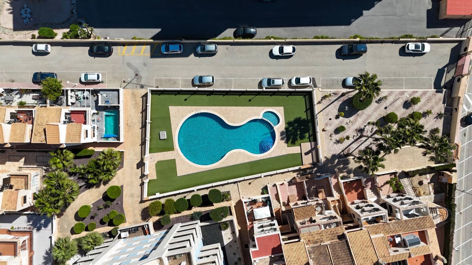 2 Zimmer Apartment zu verkaufen in Torrevieja mit Pool Garage - 299.000 € (Ref: 9840951)