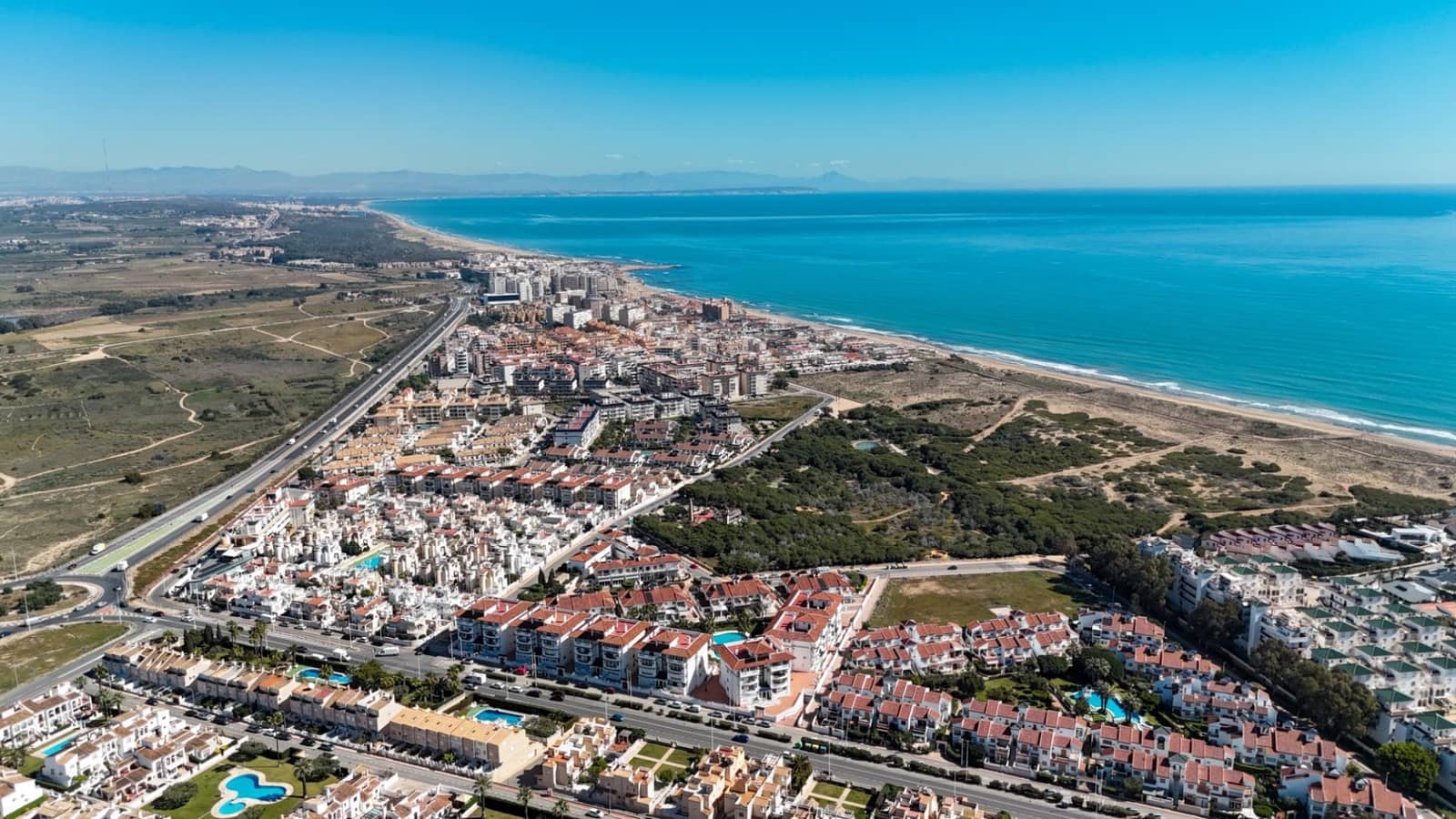 2 Zimmer Apartment zu verkaufen in Torrevieja mit Pool Garage - 299.000 € (Ref: 9840951)