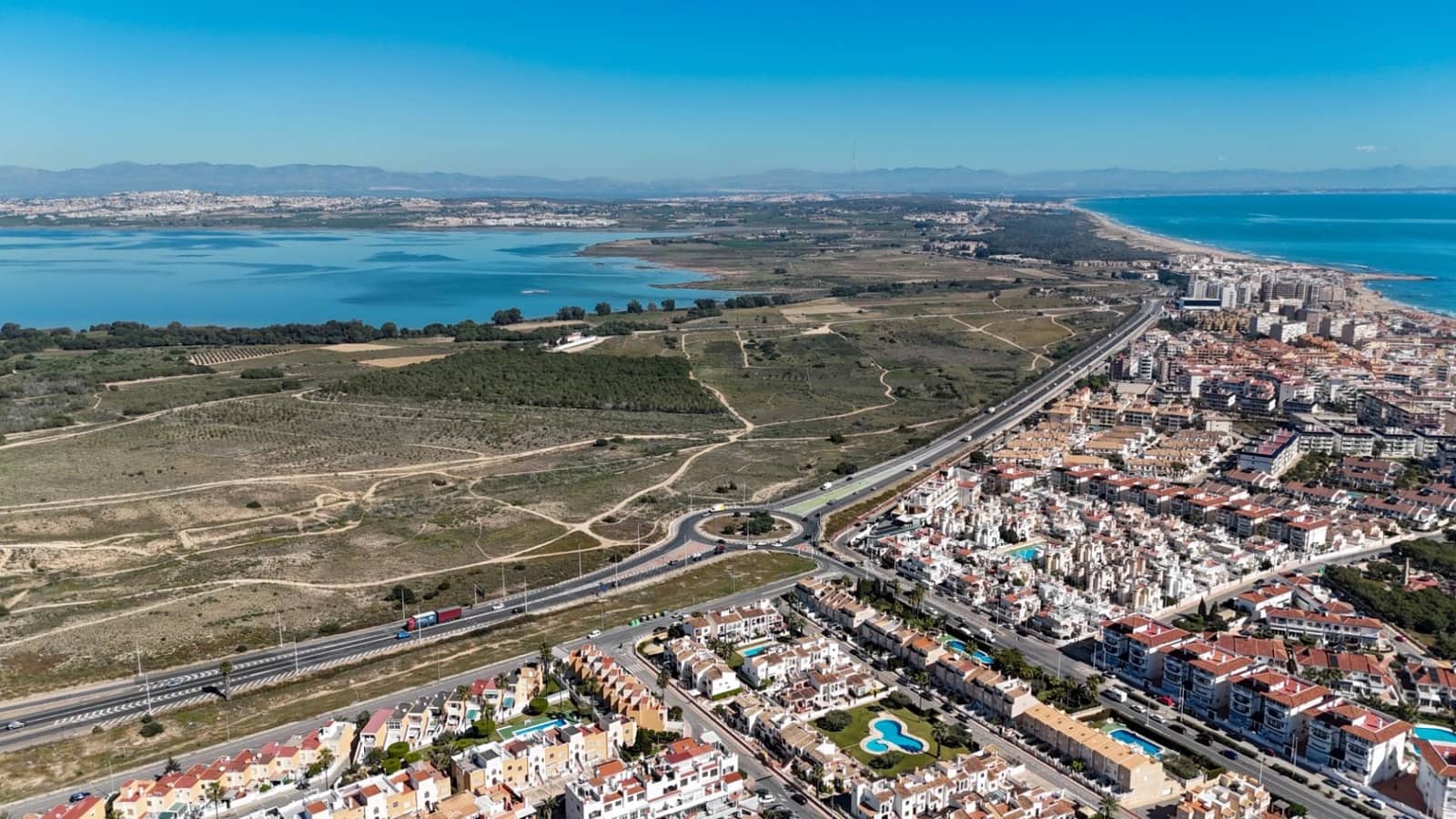 2 Zimmer Apartment zu verkaufen in Torrevieja mit Pool Garage - 299.000 € (Ref: 9840951)