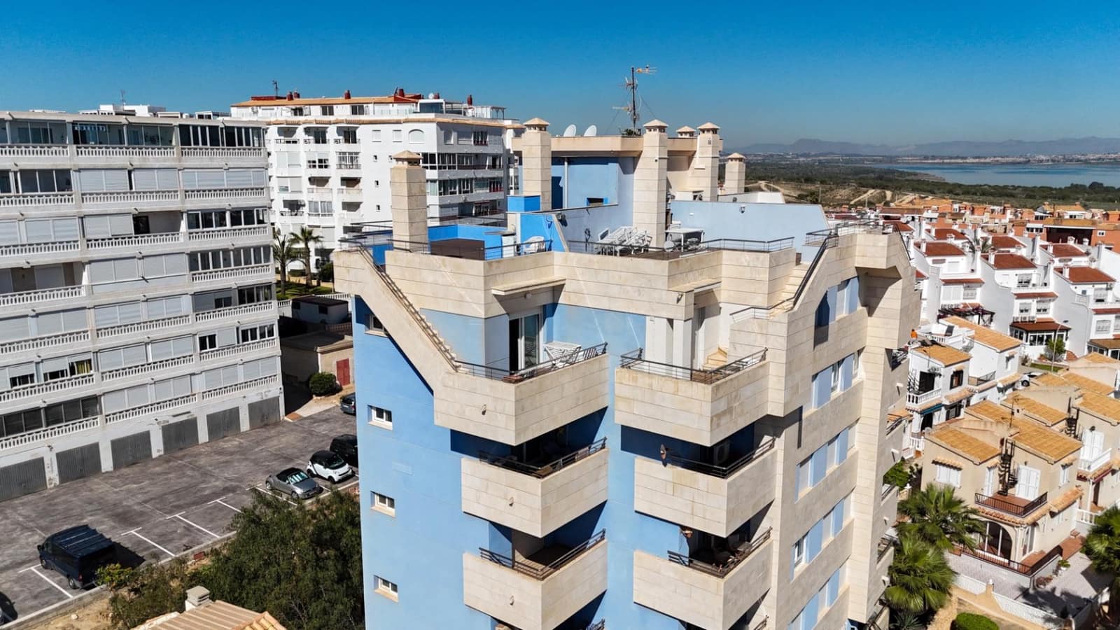 2 Zimmer Apartment zu verkaufen in Torrevieja mit Pool Garage - 299.000 € (Ref: 9840951)