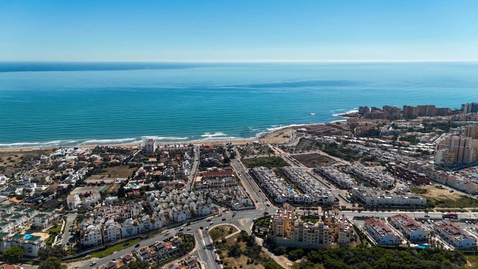 2 Zimmer Apartment zu verkaufen in Torrevieja mit Pool Garage - 299.000 € (Ref: 9840951)