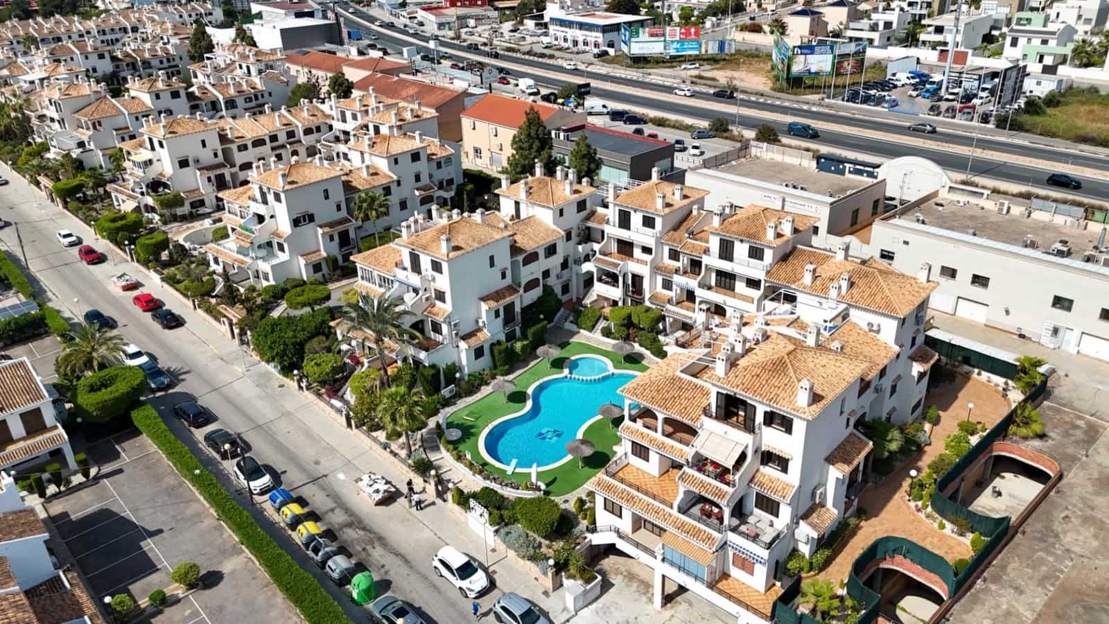 2 bedroom Apartment for sale in Cabo Roig with pool - € 205,000 (Ref: 9840952)