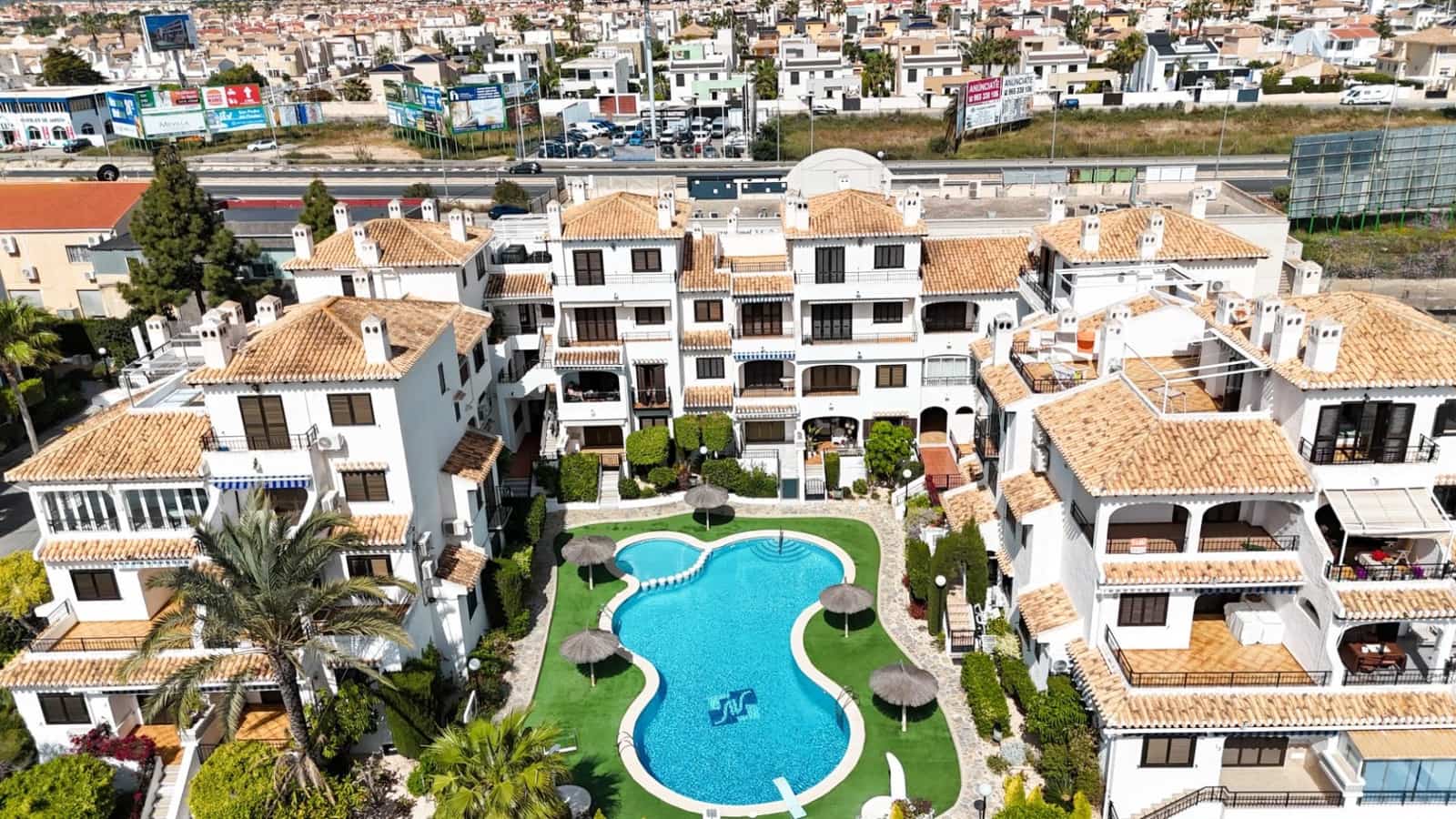 2 bedroom Apartment for sale in Cabo Roig with pool - € 205,000 (Ref: 9840952)