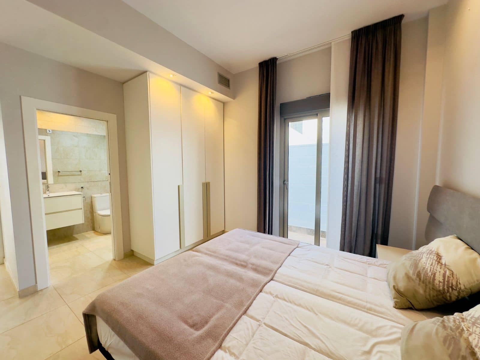 5 bedroom Villa for sale in Orihuela Costa with pool - € 595,000 (Ref: 9840955)