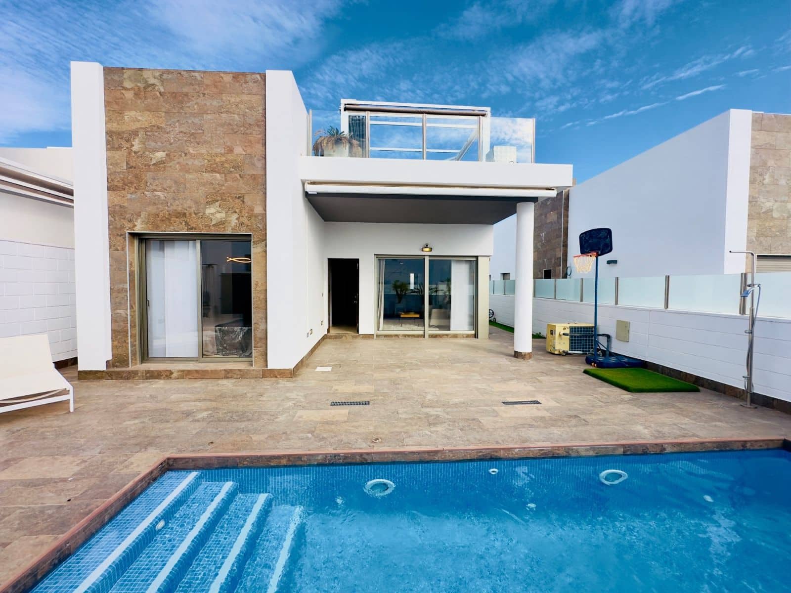 5 bedroom Villa for sale in Orihuela Costa with pool - € 595,000 (Ref: 9840955)