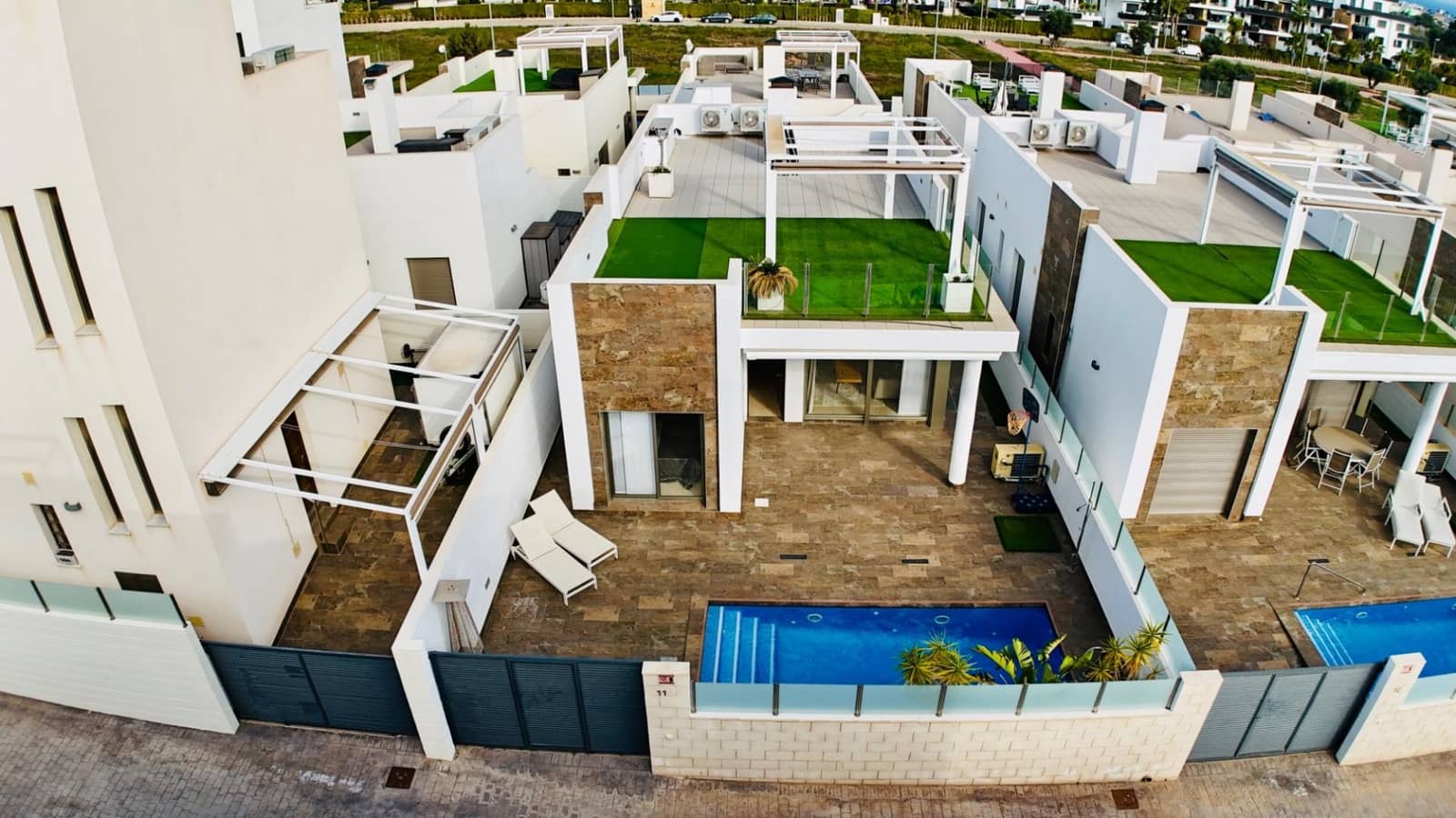 5 bedroom Villa for sale in Orihuela Costa with pool - € 595,000 (Ref: 9840955)