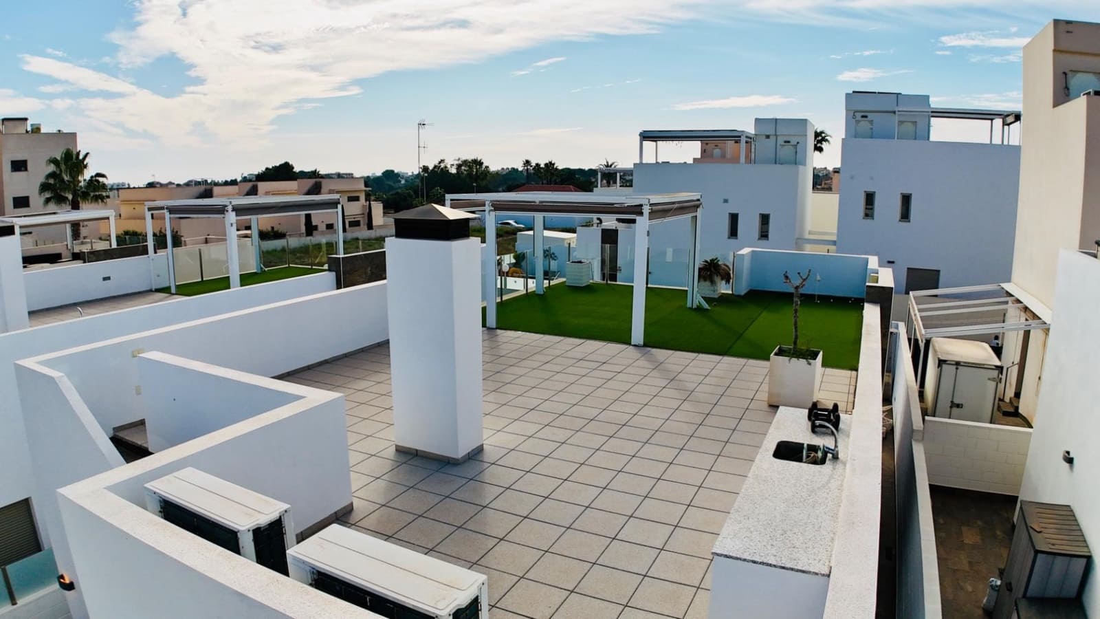 5 bedroom Villa for sale in Orihuela Costa with pool - € 595,000 (Ref: 9840955)