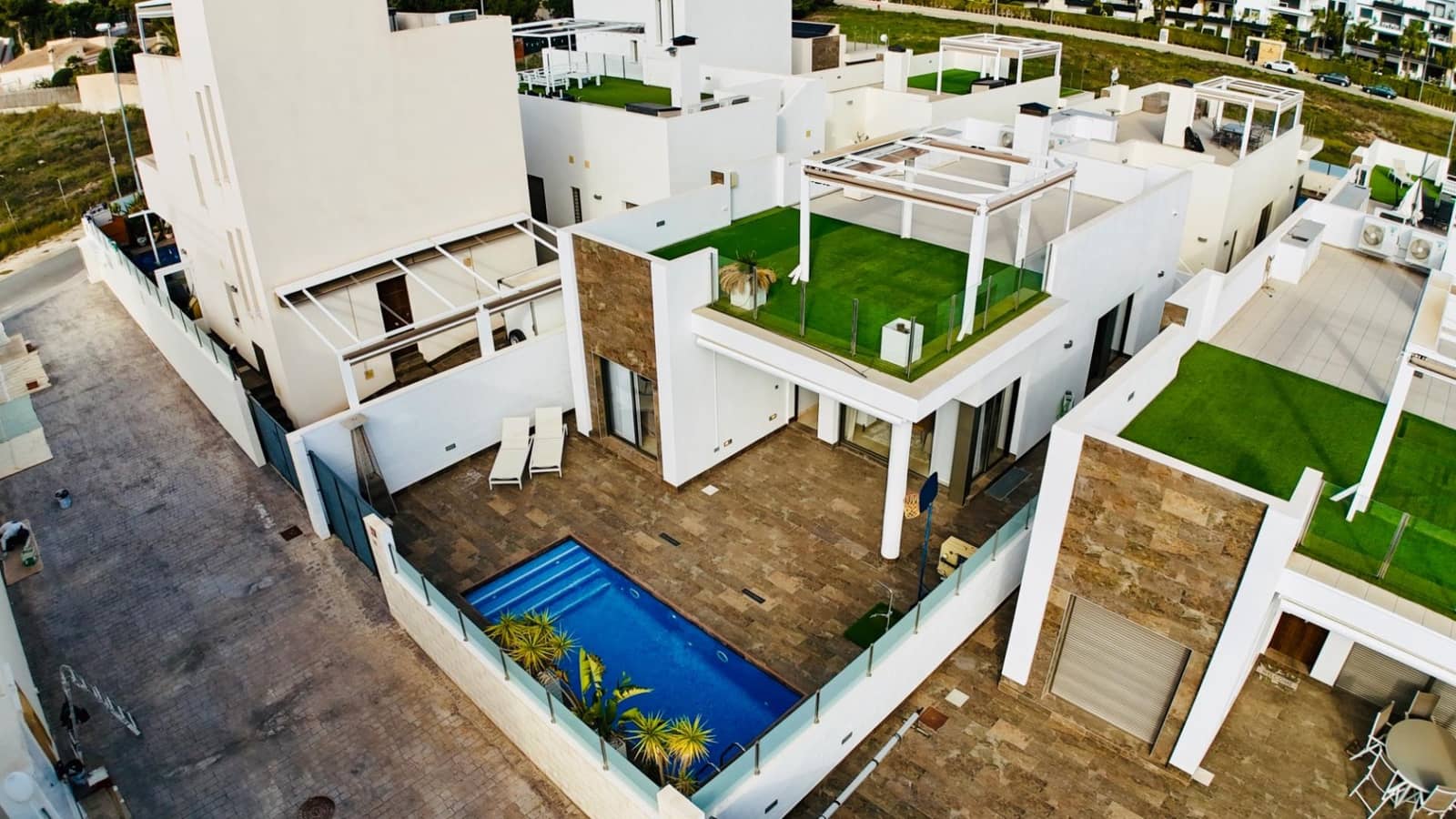 5 bedroom Villa for sale in Orihuela Costa with pool - € 595,000 (Ref: 9840955)