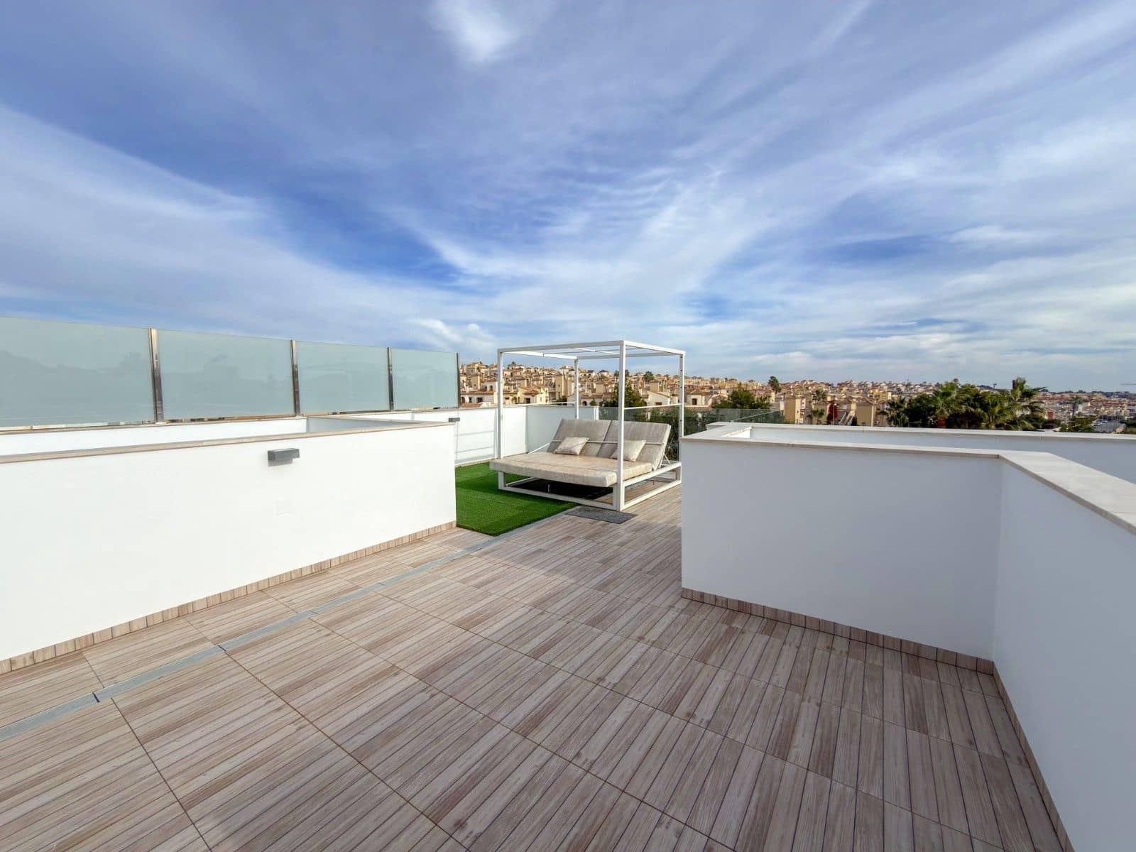 4 Zimmer Villa zu verkaufen in Orihuela Costa mit Pool - 570.000 € (Ref: 9840957)