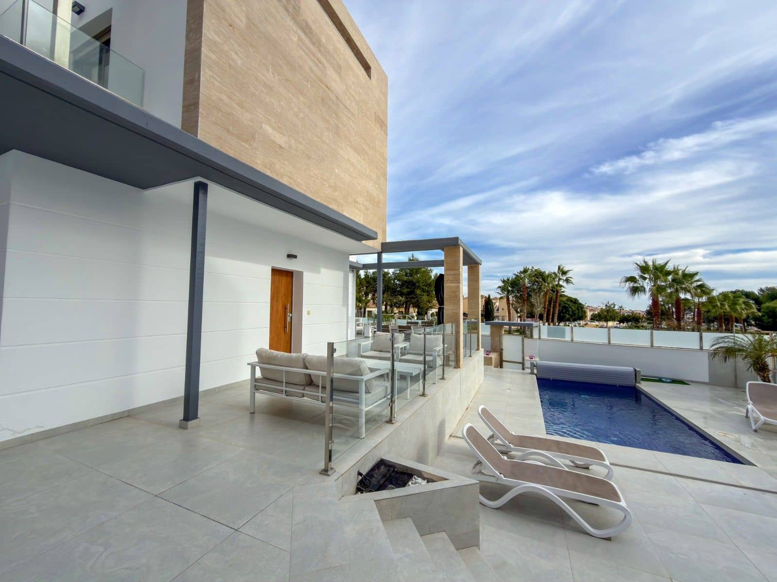 4 Zimmer Villa zu verkaufen in Orihuela Costa mit Pool - 570.000 € (Ref: 9840957)