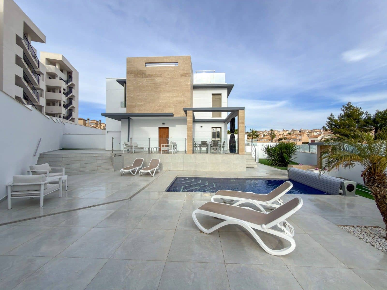 4 Zimmer Villa zu verkaufen in Orihuela Costa mit Pool - 570.000 € (Ref: 9840957)