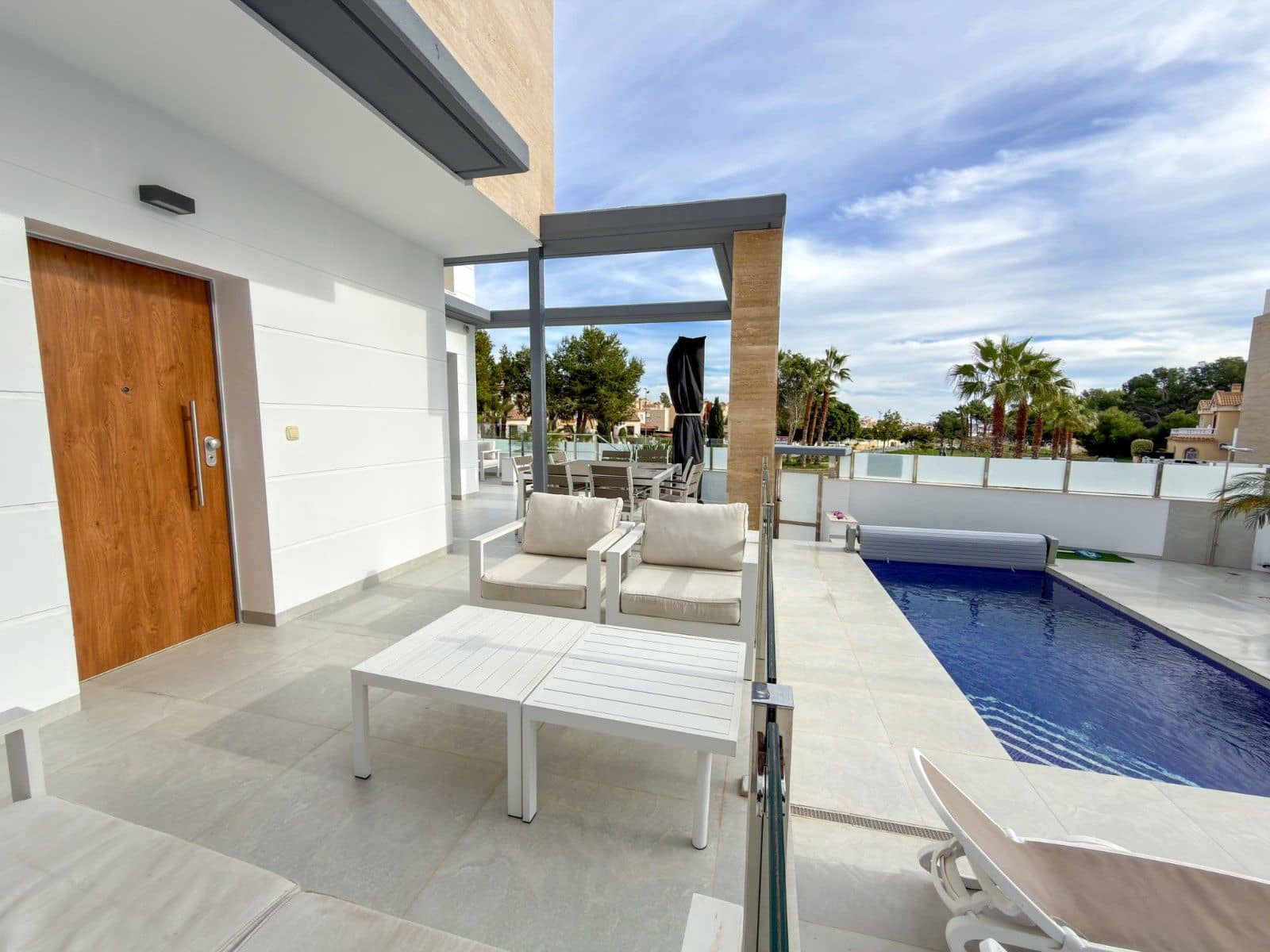 4 Zimmer Villa zu verkaufen in Orihuela Costa mit Pool - 570.000 € (Ref: 9840957)