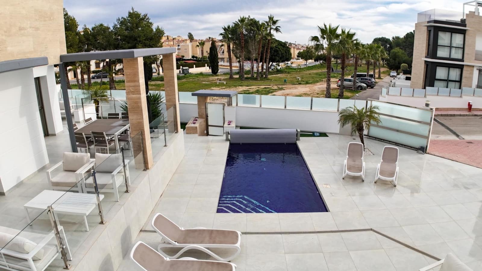 4 Zimmer Villa zu verkaufen in Orihuela Costa mit Pool - 570.000 € (Ref: 9840957)