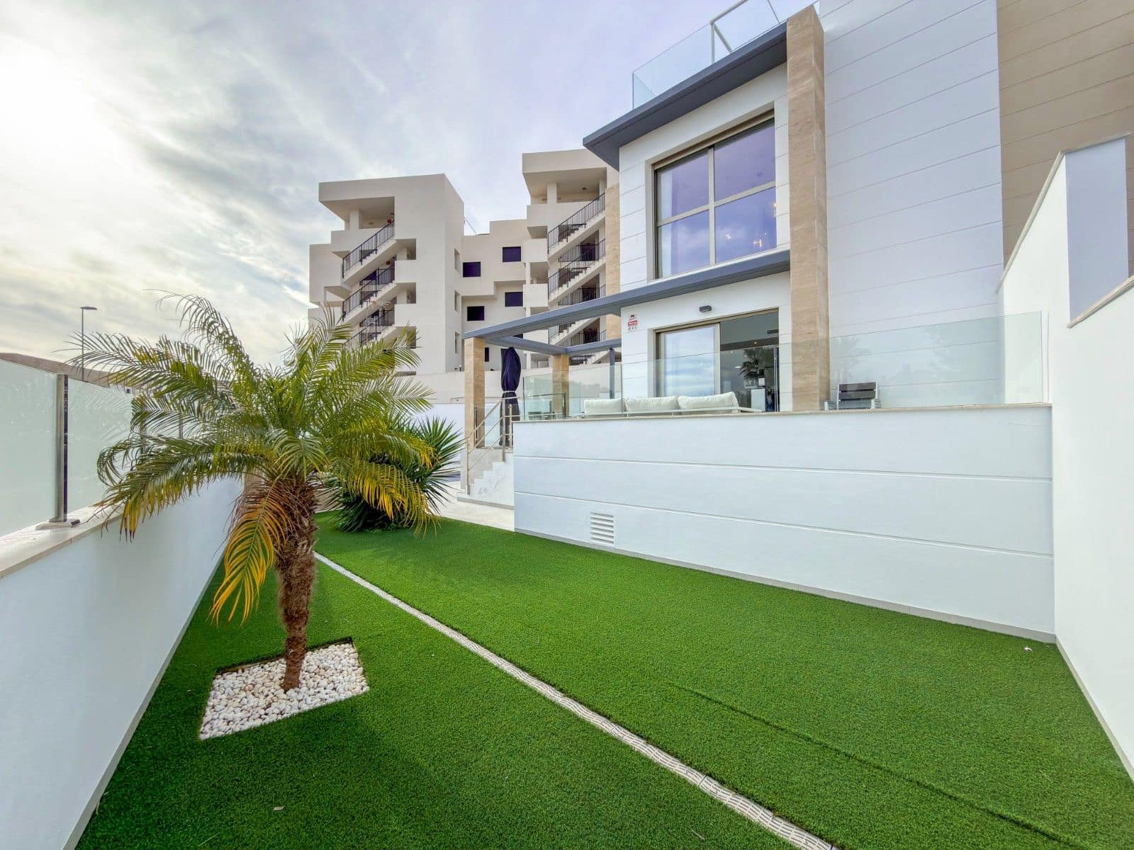 4 Zimmer Villa zu verkaufen in Orihuela Costa mit Pool - 570.000 € (Ref: 9840957)