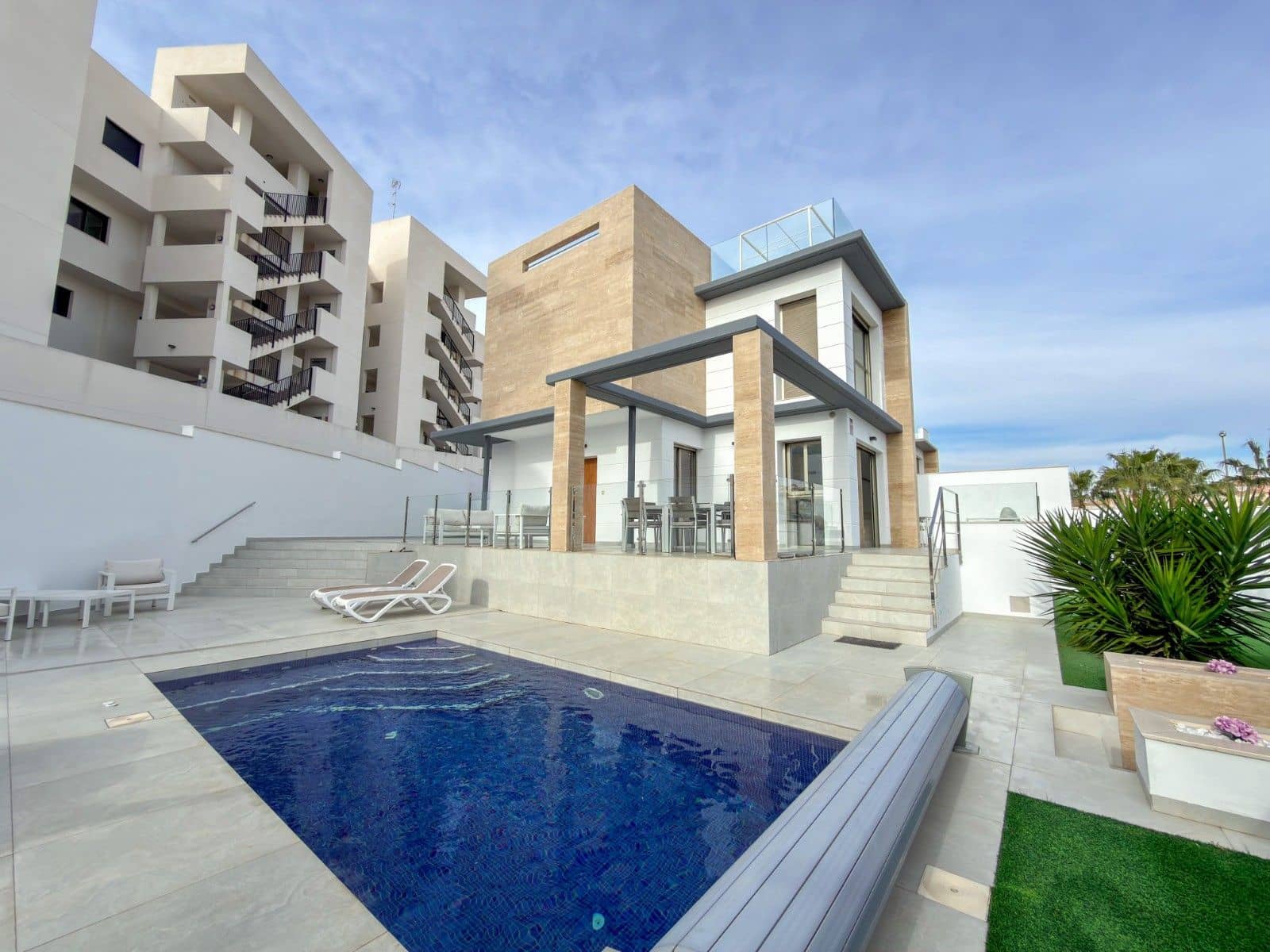 4 Zimmer Villa zu verkaufen in Orihuela Costa mit Pool - 570.000 € (Ref: 9840957)