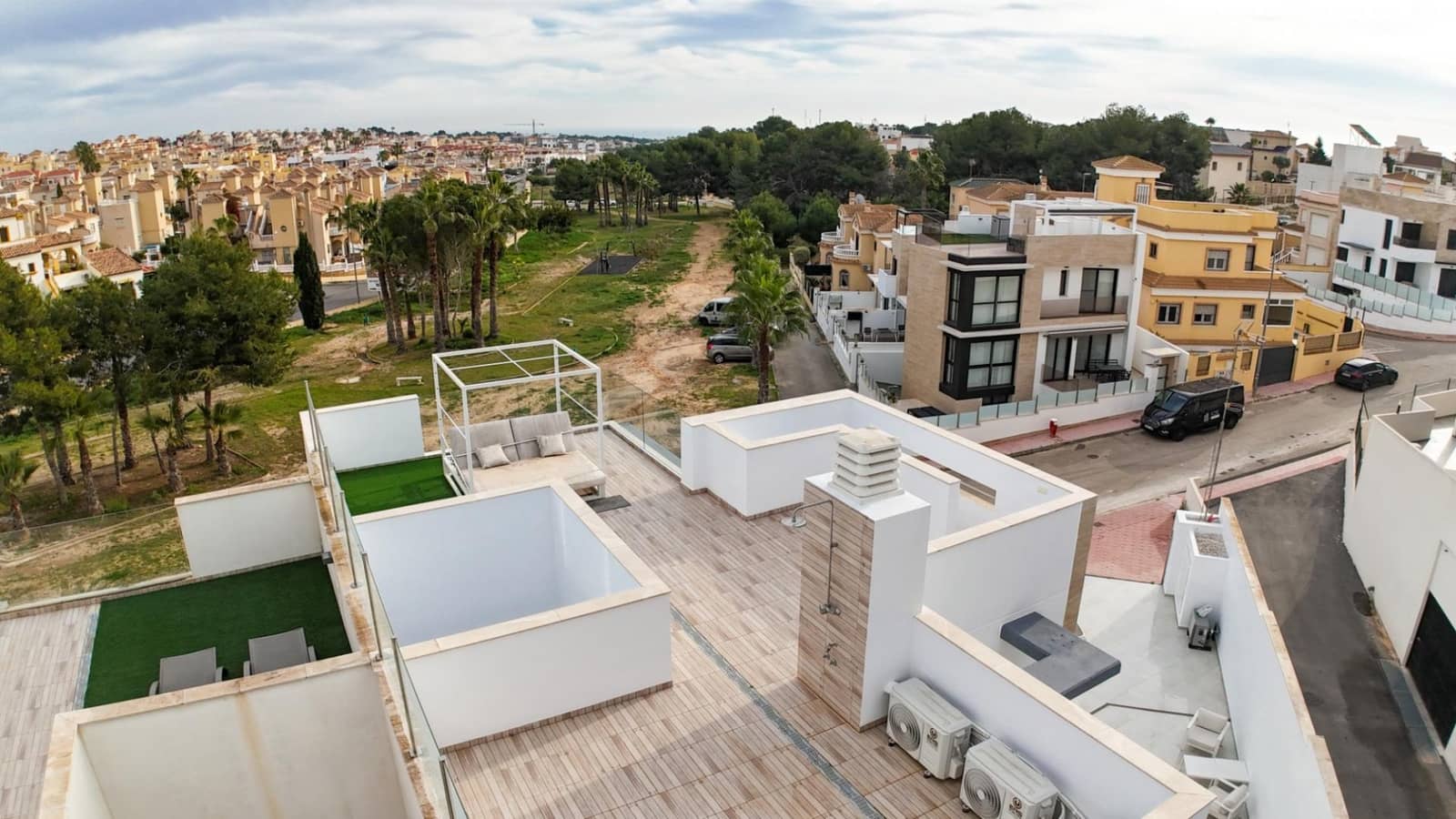 4 Zimmer Villa zu verkaufen in Orihuela Costa mit Pool - 570.000 € (Ref: 9840957)