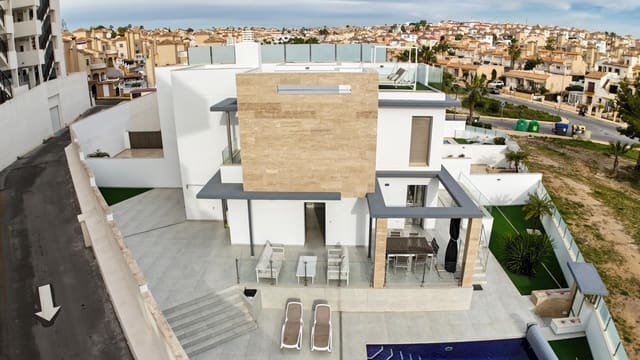 4 Zimmer Villa zu verkaufen in Lomas de Campoamor - Las Ramblas, Orihuela mit Pool - 570.000 € (Ref: 9840957)