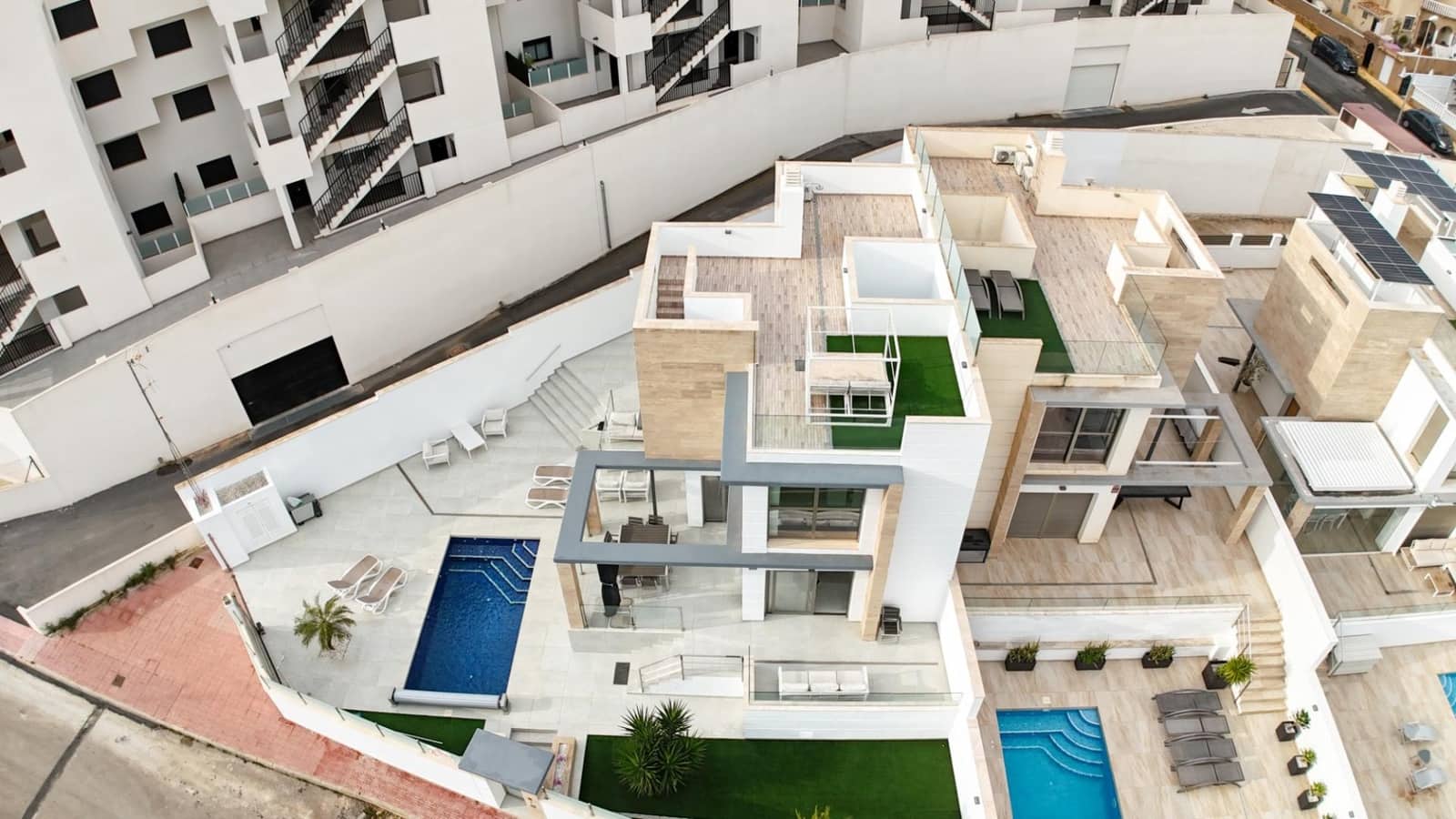 4 Zimmer Villa zu verkaufen in Orihuela Costa mit Pool - 570.000 € (Ref: 9840957)