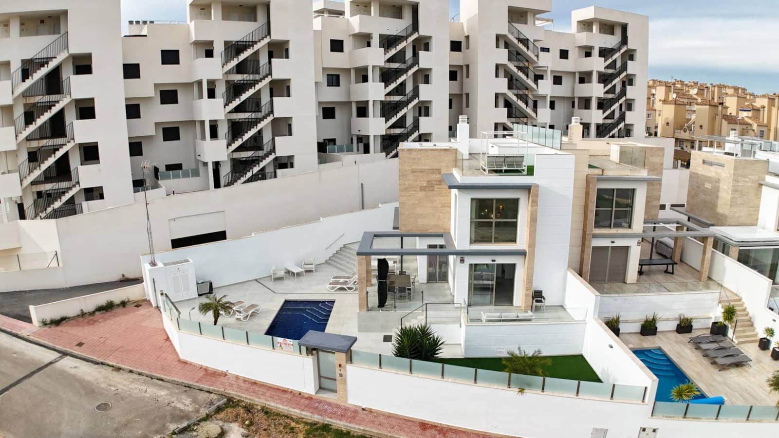 4 Zimmer Villa zu verkaufen in Orihuela Costa mit Pool - 570.000 € (Ref: 9840957)