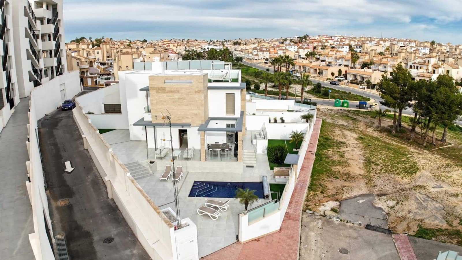 4 Zimmer Villa zu verkaufen in Orihuela Costa mit Pool - 570.000 € (Ref: 9840957)